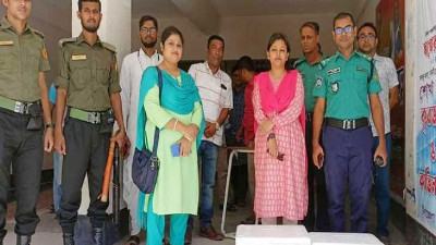 ইলিশ বহনে বিমানযাত্রীকে দণ্ড
