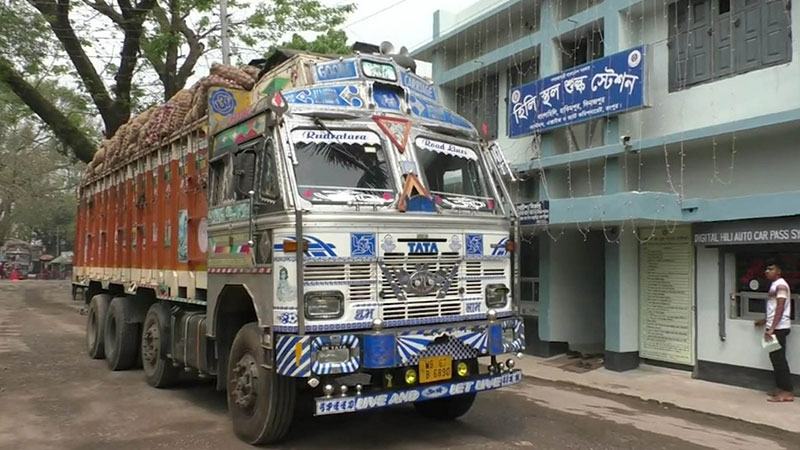 হিলি স্থলবন্দরে পেঁয়াজের দাম কেজিতে ৯-১০ টাকা বেড়েছে