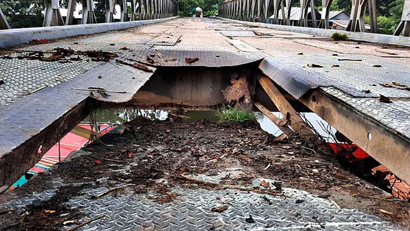 পাটাতন ধসে পড়ার দুই মাসেও সংস্কার নেই