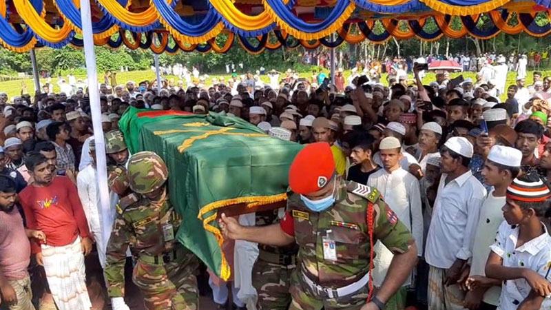 নিহত সৈনিকের দাফন