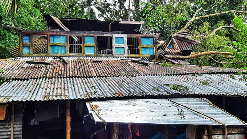 সুনামগঞ্জে ঝড়ে শতাধিক ঘরবাড়ি বিধ্বস্ত