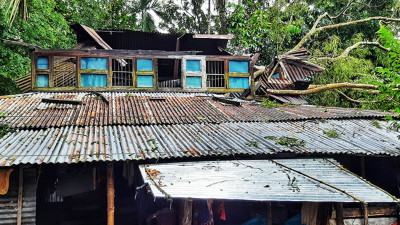 সুনামগঞ্জে ঝড়ে শতাধিক ঘরবাড়ি বিধ্বস্ত