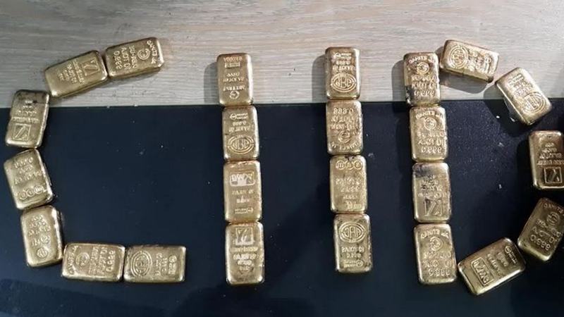 ভারতে পাচারের সময় আড়াই কেজি স্বর্ণসহ আটক ৫