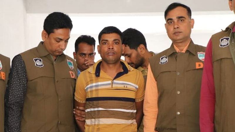 চুয়াডাঙ্গায় হাতকড়া খুলে পালানো আসামি গ্রেফতার