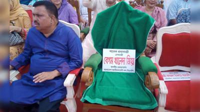 খালেদা জিয়ার জন্য চেয়ার ফাঁকা রেখে খুলনায় বিএনপির সমাবেশ