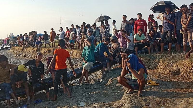 খোঁজ মেলেনি চার শ্রমিকের সাগরপাড়ে স্বজনরা