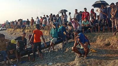 খোঁজ মেলেনি চার শ্রমিকের সাগরপাড়ে স্বজনরা