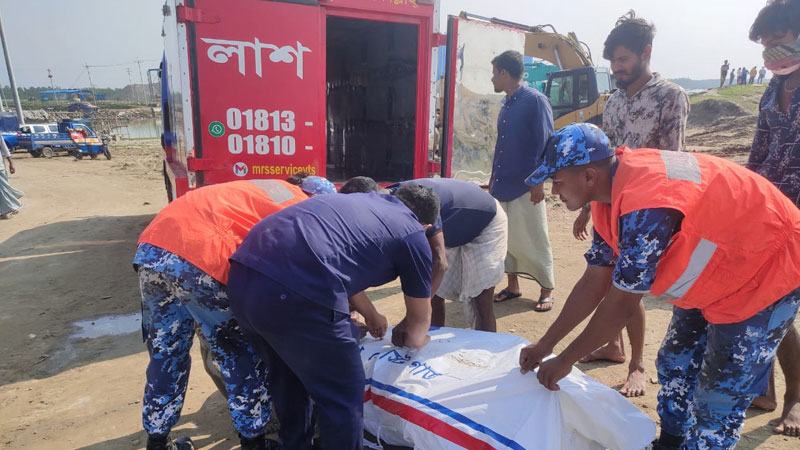 ডুবে যাওয়া ড্রেজারের আরো চার শ্রমিকের মরদেহ উদ্ধার