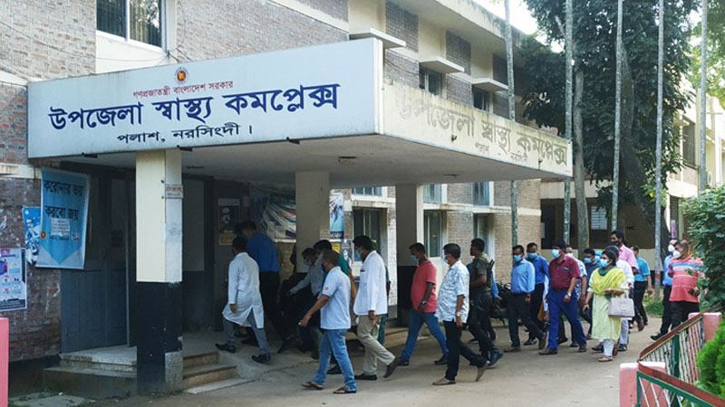 শিয়ালের কামড়ে আহত ৩