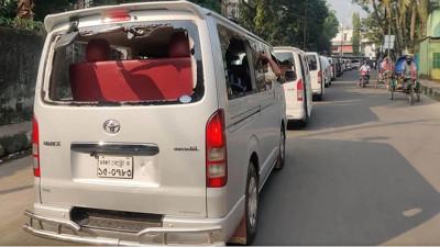 বরিশালে ইশরাকের গাড়িবহরে হামলা, আহত ১৫