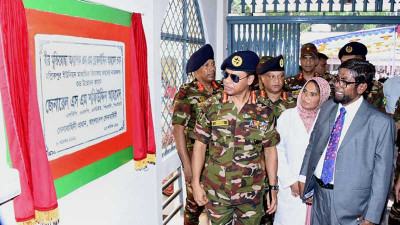 নড়াইলে পৈতৃক ভিটায় সেনাপ্রধান
