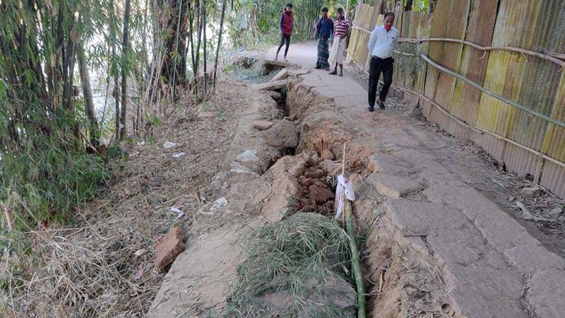 সিলেটে সুরমা ডাইকে ভাঙন ঝুঁকিতে বিভিন্ন স্থাপনা