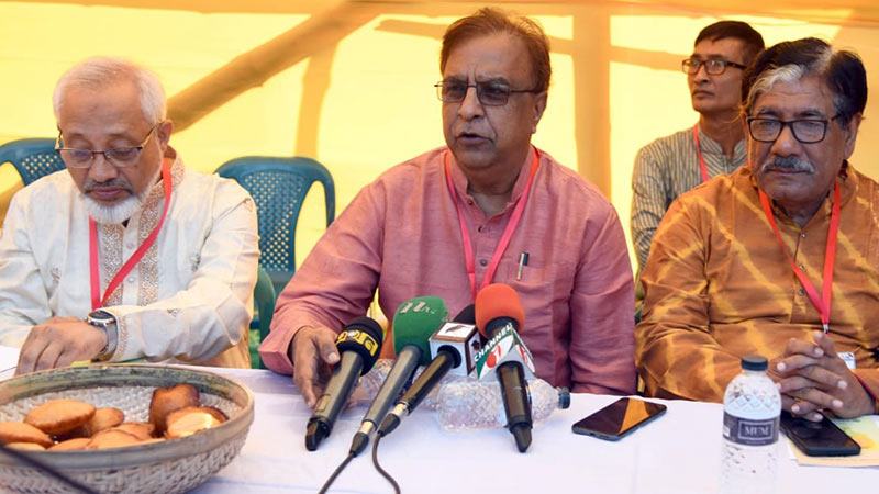 নবান্ন বাঙালিকে আত্মীয়তার বন্ধনে আবদ্ধ করে