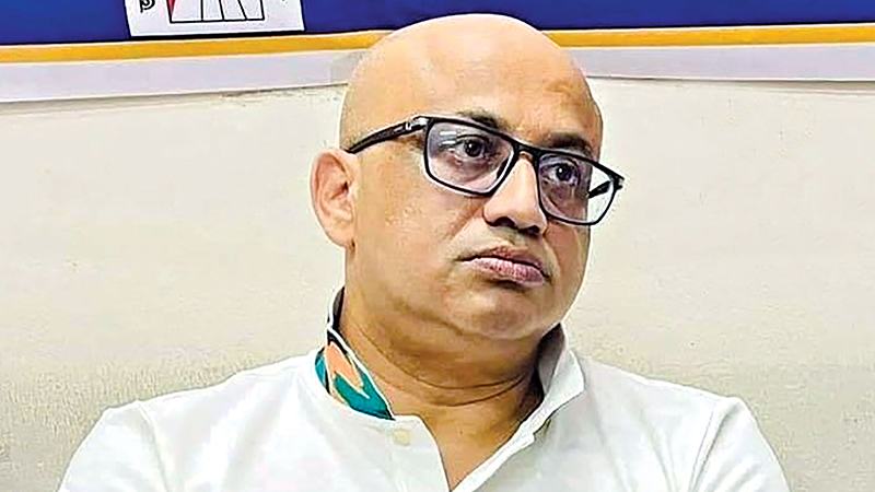 ভাবমূর্তি পুনরুদ্ধারের চেষ্টায় মুরাদ, সুযোগ খুঁজছেন প্রতিপক্ষরা