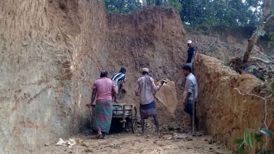 বড়লেখায় টিলা কাটার দায়ে পাঁচজনের কারাদণ্ড