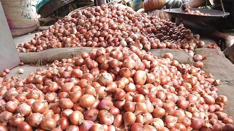 হিলিতে পেঁয়াজের দাম কেজিতে বেড়েছে ২ টাকা