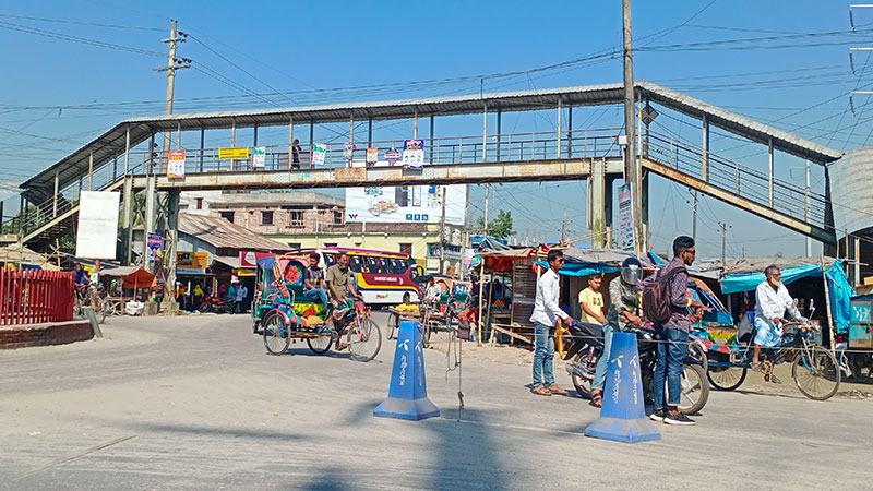 নির্মাণের পর থেকেই অব্যবহৃত ফুটওভার ব্রিজ