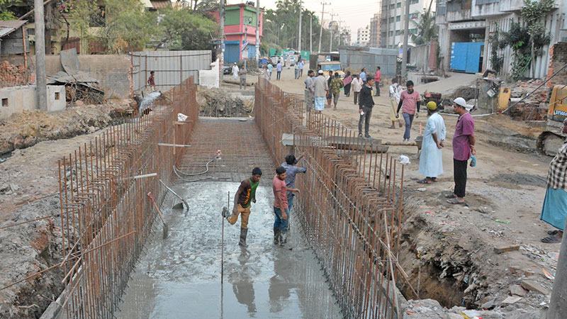 ছয় বছরেও শেষ হয়নি দেড় কিলোমিটার সড়ক