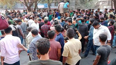 স্বজনদের না পাওয়ায় অপারেশন করা যাচ্ছে না গণপিটুনির শিকার চালকের
