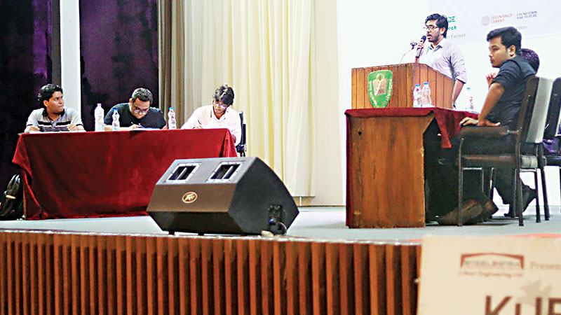 সহপাঠ কার্যক্রমে প্রথম পছন্দ হোক বিতর্ক