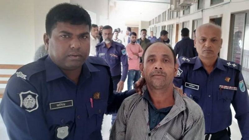মুন্সিগঞ্জে আদালতে ঢুকে পুলিশ সদস্যকে ব্লেডের পোঁচ