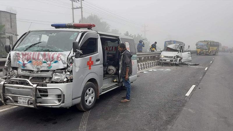তীব্র কুয়াশায় টাঙ্গাইল মহাসড়কে ৭ দুর্ঘটনা, নিহত ২