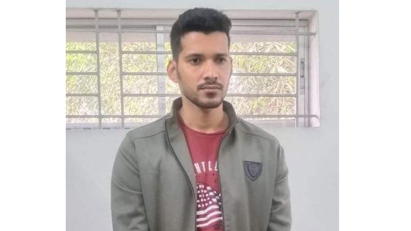 বন্দরে পুলিশের ওপর হামলা চেয়ারম্যানের ছেলে গ্রেফতার
