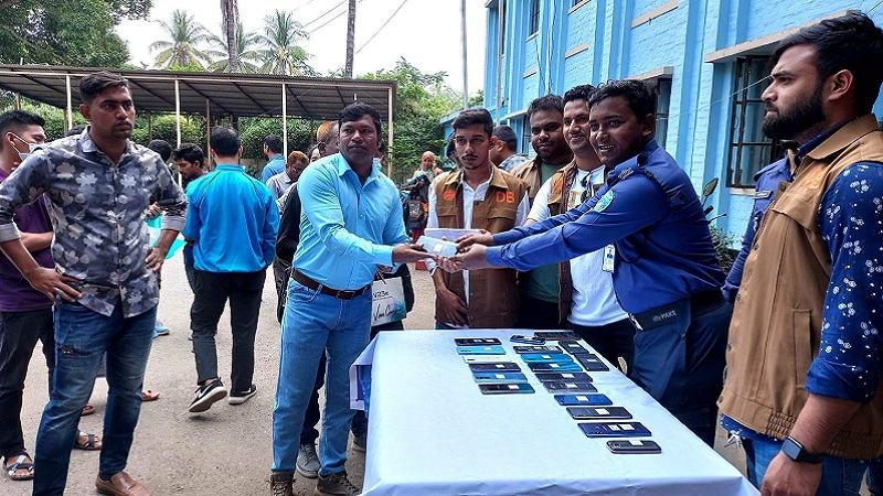 রাঙ্গামাটিতে চুরি যাওয়া ফোন ফেরত পেল মালিকরা