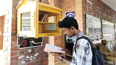 পড়ার অভ্যাস ‘সংক্রমিত’ করতে চান তারা