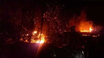 ঝালকাঠিতে আগুনে পুড়ল তিন বসতঘর