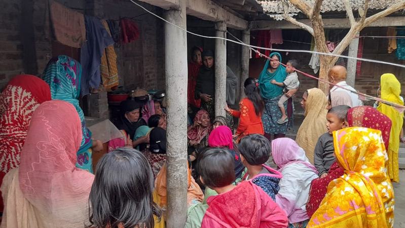 মালগাড়ি এড়াতে গিয়ে যাত্রীবাহী ট্রেনের নিচে ৩ জনের মৃত্যু