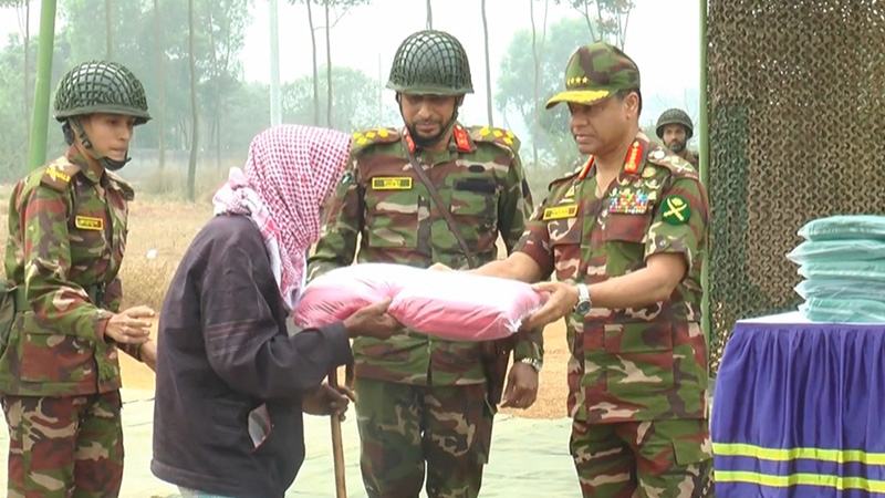 সাভারে শীতার্তদের পাশে সেনাপ্রধান