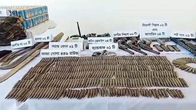 টেকনাফের নির্জন দ্বীপ থেকে বিপুল অস্ত্র-গোলাবারুদ জব্দ