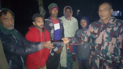 আটক দুই বাংলাদেশীকে ফেরত দিল বিএসএফ