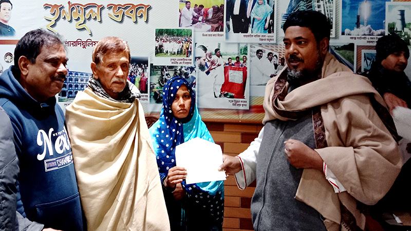 টাঙ্গাইলে চিকিৎসা সহায়তার চেক পেলেন দরিদ্ররা