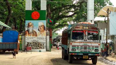 বেনাপোল দিয়ে পণ্য আমদানি কমেছে সাড়ে ৫ লাখ টন