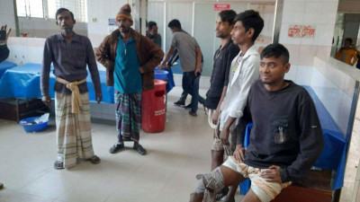 সিরাজগঞ্জে তুচ্ছ ঘটনায় সংঘর্ষ গুলিবিদ্ধ ১৯