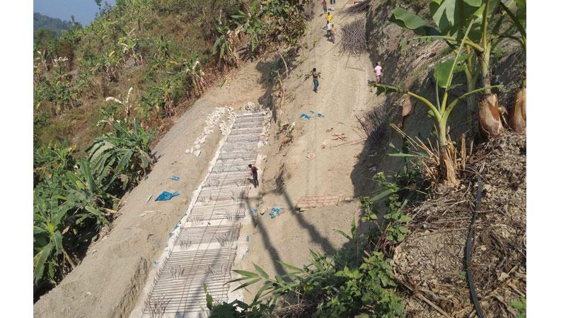ব্যক্তিমালিকানাধীন জমি নিয়ে জটিলতা, আপত্তিতে কাজ বন্ধ