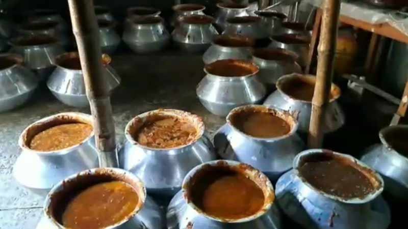 নাটোরে ভেজাল গুড় তৈরি করায় ২ লাখ ৬৪ হাজার টাকা জরিমানা