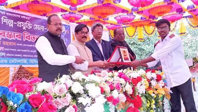 জয়পুরহাটে ক্ষুদে বিজ্ঞানীদের নিয়ে বিজ্ঞান মেলা
