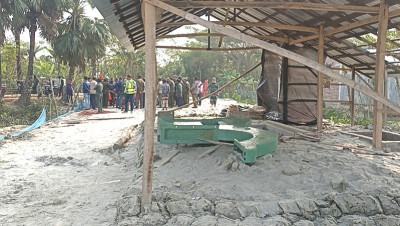 উদ্বোধনের পরপরই করাতকল ভেঙে দিল বনবিভাগ