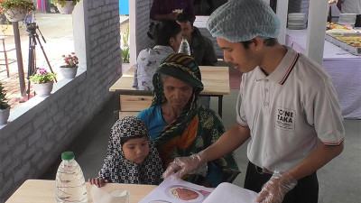 ১ টাকার রেস্টুরেন্টে বারো পদের খাবার