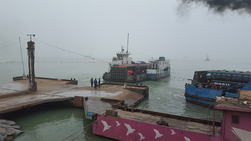  ১১ ঘণ্টা পর দুই নৌপথে ফেরি চলাচল স্বাভাবিক