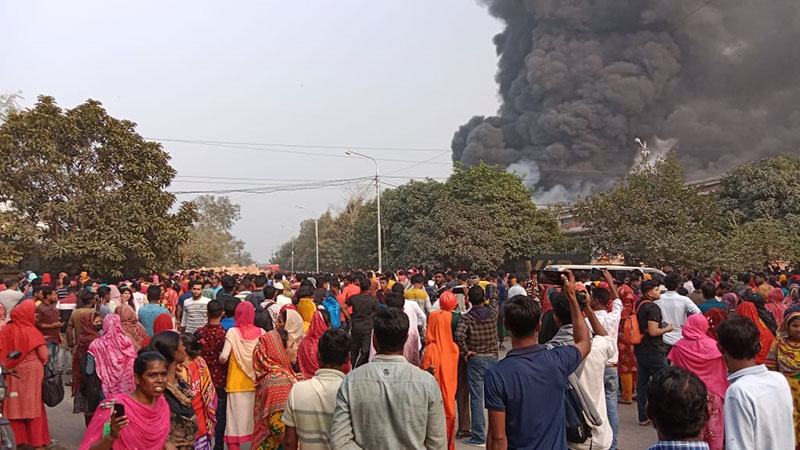 মোংলা ইপিজেডের ভিআইপি কারখানায় আগুন