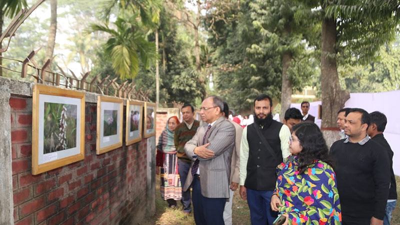 রাবিতে শেষ হলো বুনোফুলের ছবি প্রদর্শনী