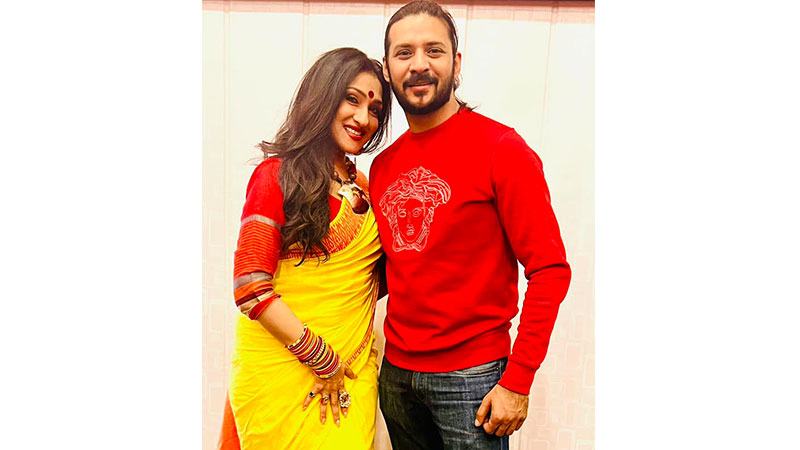 সম্পর্কের গল্প নিয়ে ঋতুপর্ণা-নিরবের স্পর্শ