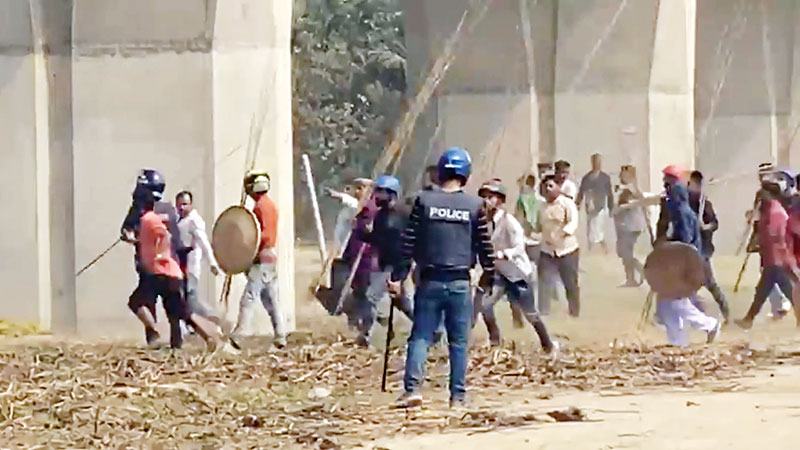 মুন্সিগঞ্জে হাউজিং ব্যবসার দ্বন্দ্বে সংঘর্ষ পুলিশসহ আহত ১৫