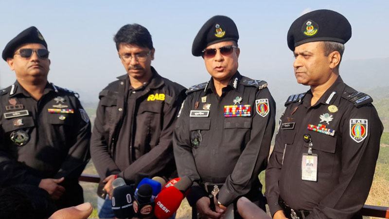 জঙ্গি ও পাহাড়ি সন্ত্রাসীদের সঙ্গে র‍্যাবের গোলাগুলি