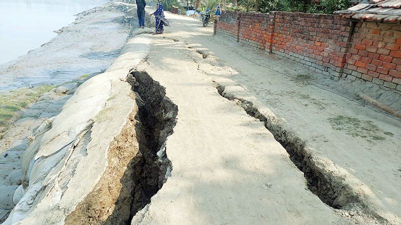সাতক্ষীরায় ইছামতী নদীতে তীব্র ভাঙন