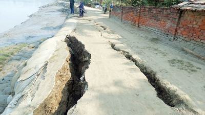 সাতক্ষীরায় ইছামতী নদীতে তীব্র ভাঙন